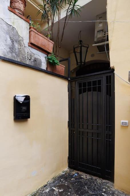 The San Gregorio Armeno Apartment By HouseinNapels Buitenkant foto